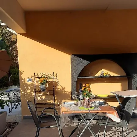 Gallo Mit Ueberdachter Terrasse Parkplatz 100 Mtr Z דירה קנוביו