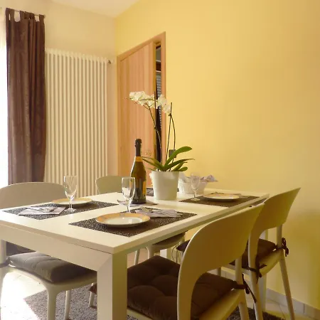 דירה Gallo Mit Ueberdachter Terrasse Parkplatz 100 Mtr Z קנוביו