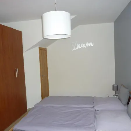 Gallo Mit Ueberdachter Terrasse Parkplatz 100 Mtr Z Apartmán *