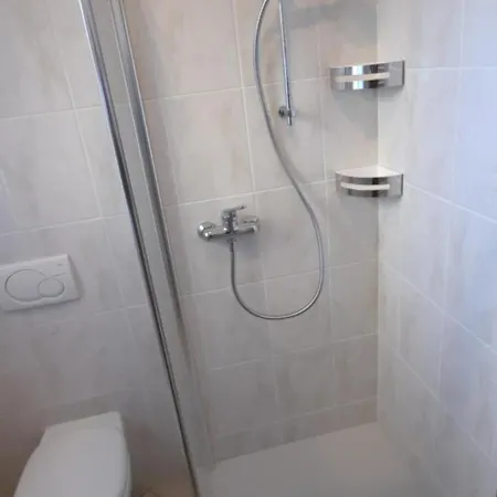 Gallo Mit Ueberdachter Terrasse Parkplatz 100 Mtr Z דירה קנוביו