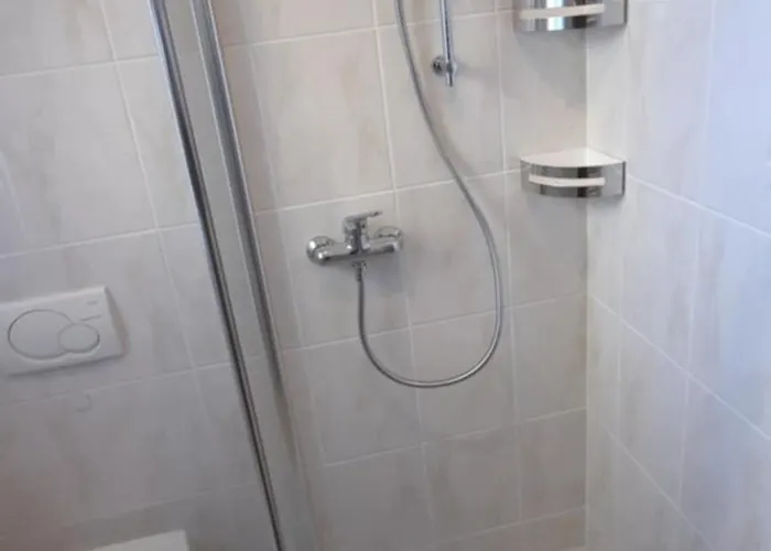 Gallo Mit Ueberdachter Terrasse Parkplatz 100 Mtr Z Apartment Cannobio